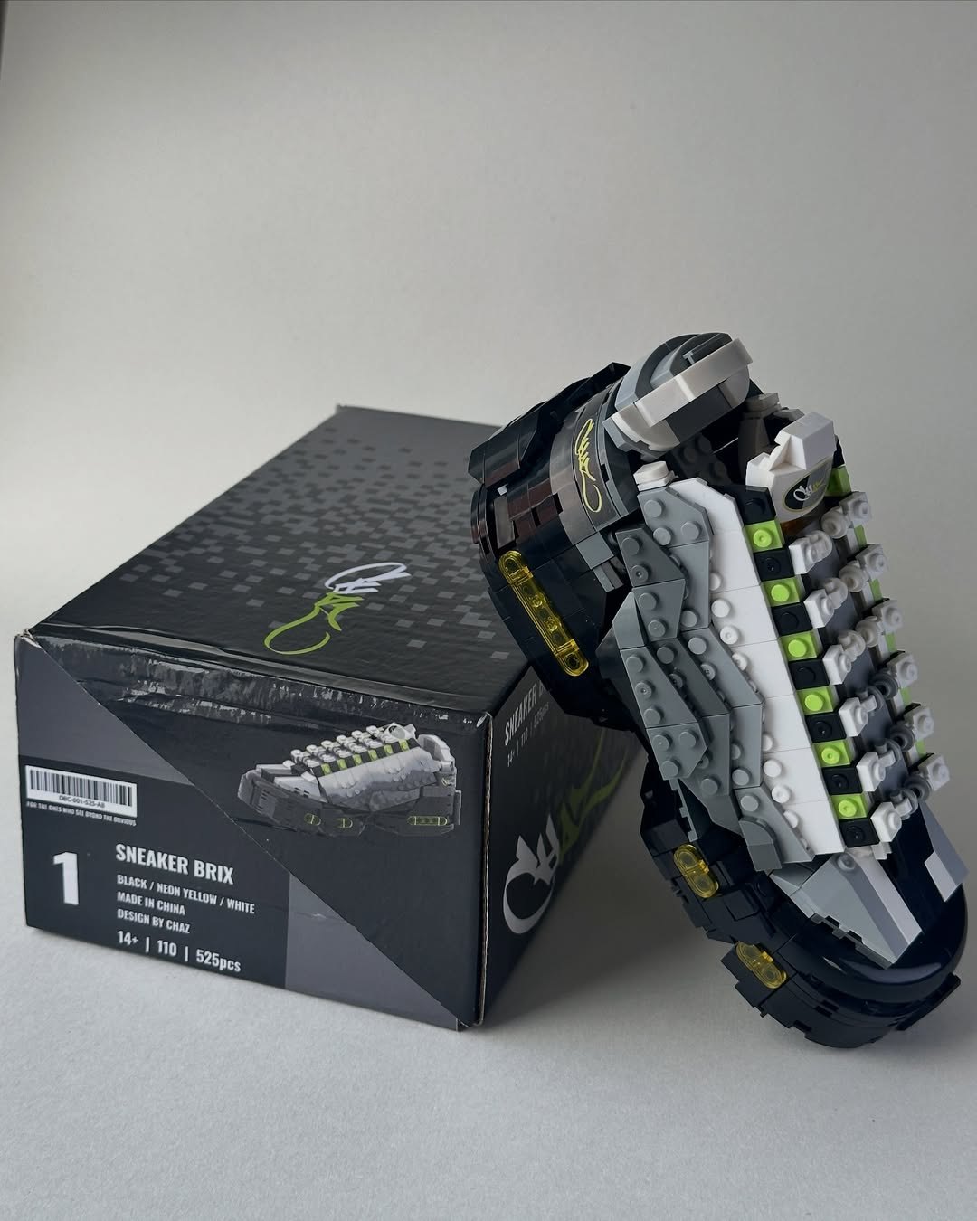 Sneaker Brix 001 on box